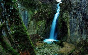 Beautiful Cliff Waterfalls wallpaper thumb