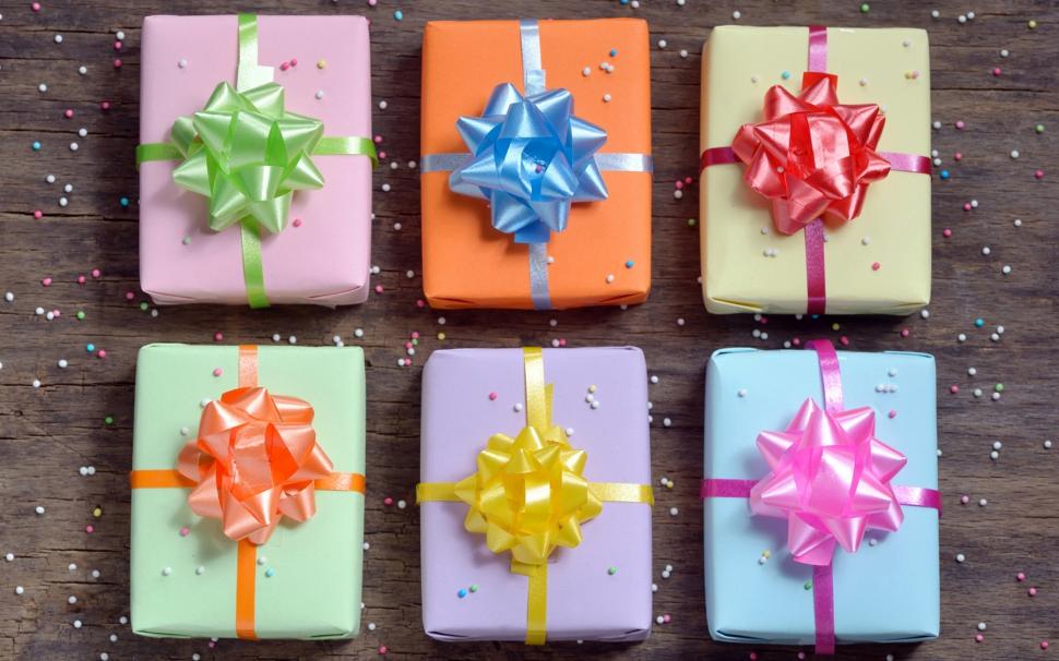Gift boxes, wooden, colorful bows wallpaper,Gift HD wallpaper,Boxes HD wallpaper,Wooden HD wallpaper,Colorful HD wallpaper,Bows HD wallpaper,1920x1200 wallpaper