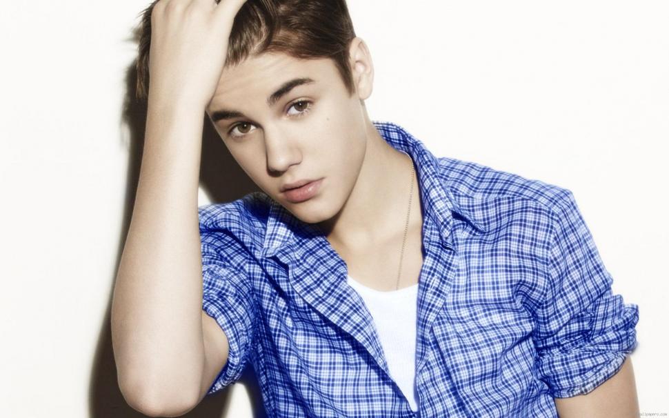 Justin Bieber blue shirt wallpaper,justin HD wallpaper,bieber HD wallpaper,celebrity HD wallpaper,music HD wallpaper,singer HD wallpaper,1920x1200 wallpaper