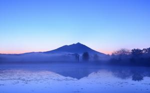 Japanese beauty of the early morning, lake and mountains, fog, trees, blue sky wallpaper thumb