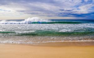 Beautiful Beach Waves wallpaper thumb