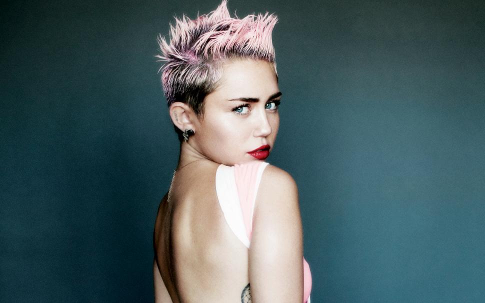 Miley Cyrus, Celebrities, Star, Bare Back, Woman, Short Hair, Blue Eyes, Photography wallpaper,miley cyrus HD wallpaper,celebrities HD wallpaper,star HD wallpaper,bare back HD wallpaper,woman HD wallpaper,short hair HD wallpaper,blue eyes HD wallpaper,photography HD wallpaper,2880x1800 wallpaper