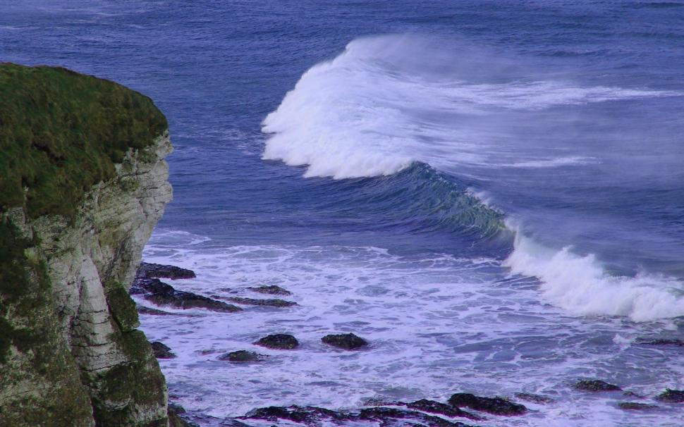Beautiful Wave Coming Ashore wallpaper,wave HD wallpaper,cliff HD wallpaper,surf HD wallpaper,rocks HD wallpaper,nature & landscapes HD wallpaper,1920x1200 wallpaper