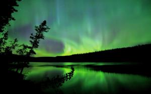 Aurora Borealis Green Night HD wallpaper thumb