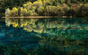 Spectacular Lake Reflection wallpaper thumb