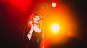 Lauren Mayberry Chvrches Concert Lights Microphone HD wallpaper thumb