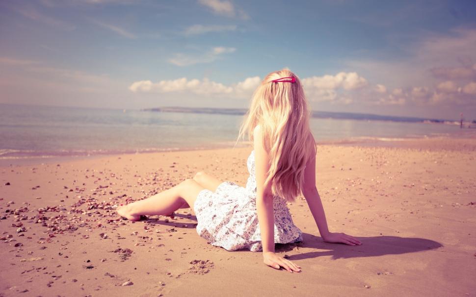 Lonely Blonde Girl on the Beach wallpaper,Other HD wallpaper,2560x1600 wallpaper