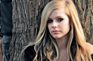 Singer Avril Lavigne Beautiful wallpaper thumb