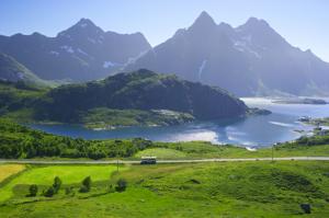 Norway, Lofoten, mountains, lake wallpaper thumb