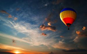 Hot air balloon in the sky at dusk wallpaper thumb