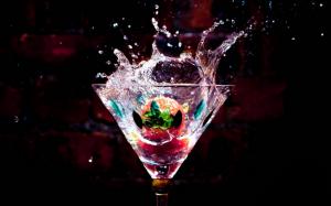 Glass cup, drinks, water drops, splash, strawberry wallpaper thumb