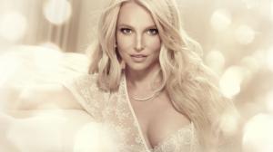 Britney Spears Glamouros wallpaper thumb