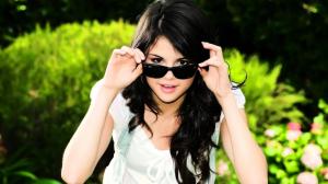 Selena Gomez Sunglasses wallpaper thumb