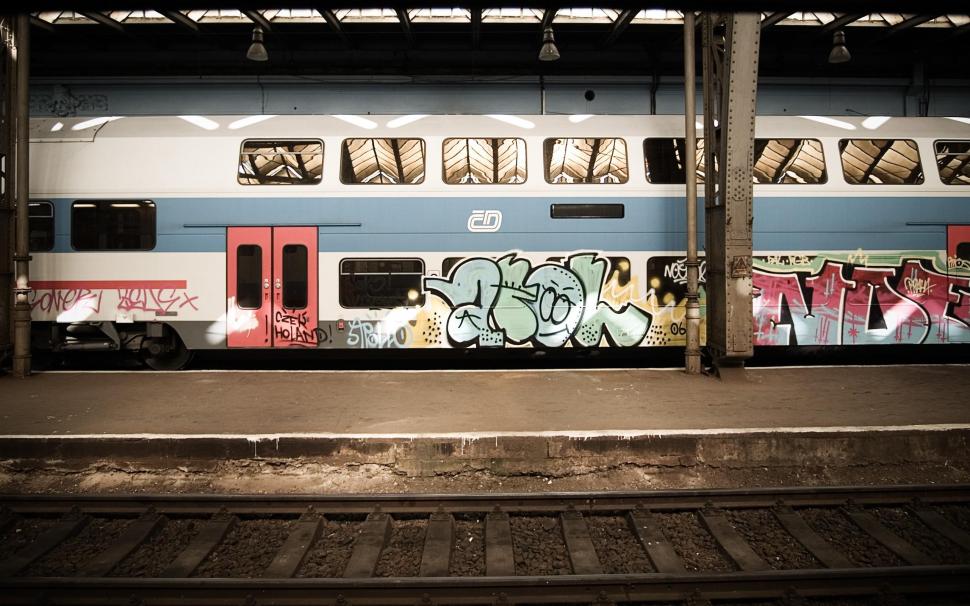Graffiti on a train wallpaper,photography HD wallpaper,2560x1600 HD wallpaper,graffiti HD wallpaper,train HD wallpaper,station HD wallpaper,2560x1600 wallpaper