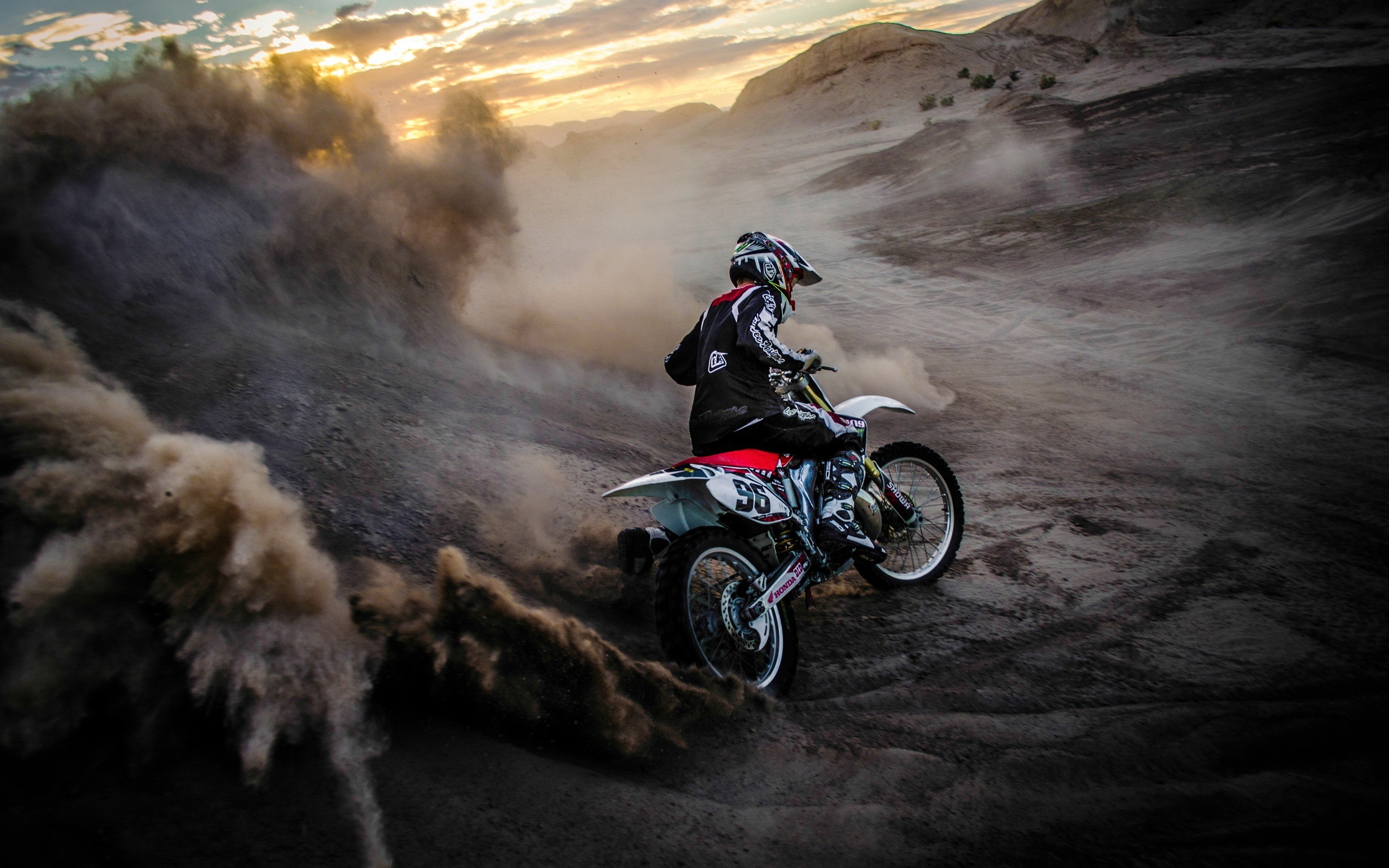 Download wallpaper for 800x600 resolution | Motorcycle race, sports, dust |  bikes and motorcycles | Wallpaper Better