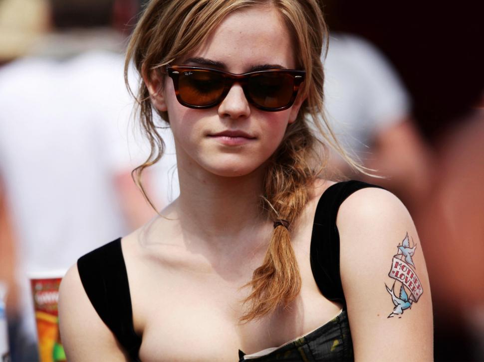Emma Watson Mother Lover Tattoo wallpaper,emma HD wallpaper,watson HD wallpaper,mother HD wallpaper,lover HD wallpaper,tattoo HD wallpaper,2048x1536 wallpaper