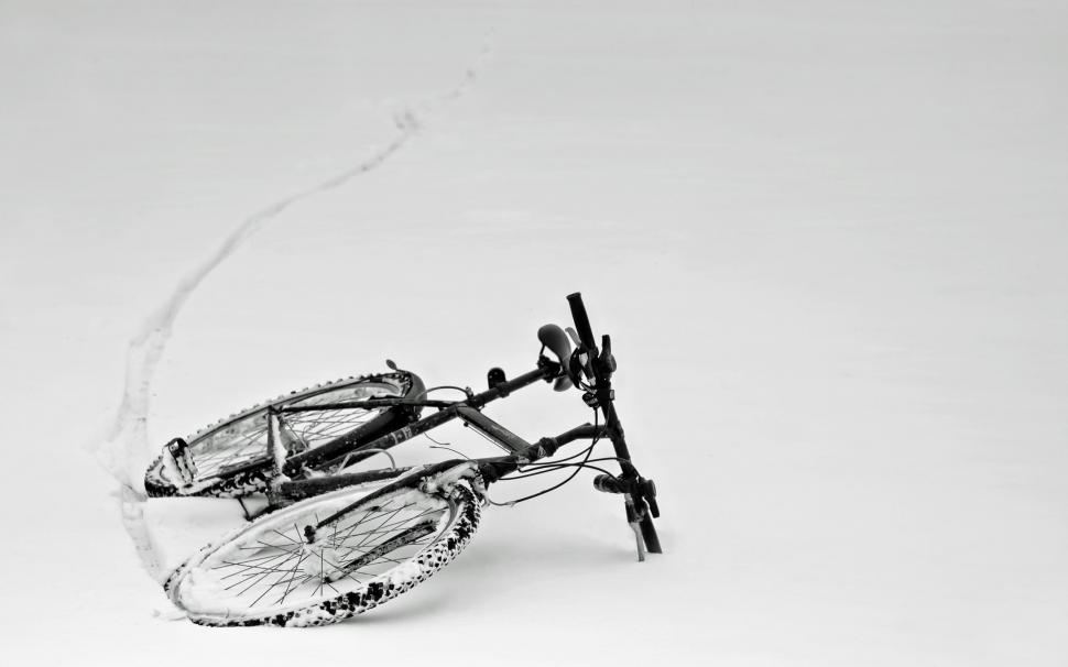 Bicycle in the snow wallpaper,photography HD wallpaper,2560x1600 HD wallpaper,snow HD wallpaper,bicycle HD wallpaper,2560x1600 wallpaper