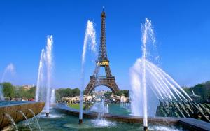 Le Tour Eiffel wallpaper thumb