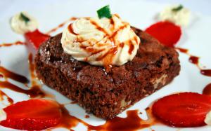 Chocolate cream strawberry dessert cake wallpaper thumb