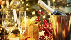 New Year, champagne, glass cups, gift, berries, glare wallpaper thumb