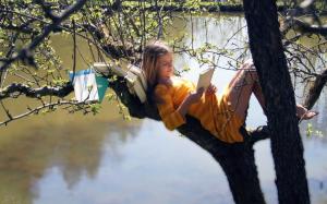 Girl on the tree, read books wallpaper thumb