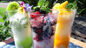 Shaved ice, summer drinks, fruits, glass cups wallpaper thumb