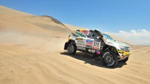 Renault Rally Dakar wallpaper thumb