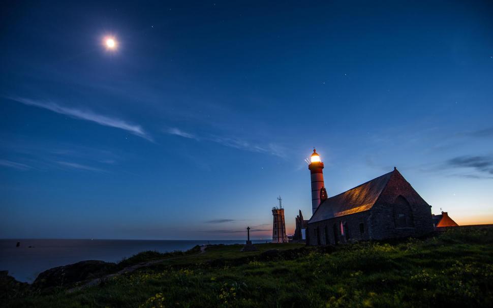 Lighthouse in the night wallpaper,beaches HD wallpaper,1920x1200 HD wallpaper,grass HD wallpaper,ocean HD wallpaper,night HD wallpaper,lighthouse HD wallpaper,moonlight HD wallpaper,1920x1200 wallpaper