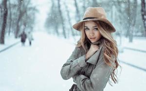 Girl in the snow winter, cold, hat wallpaper thumb