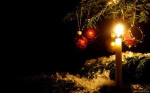 Candle Light on Christmas Tree wallpaper thumb