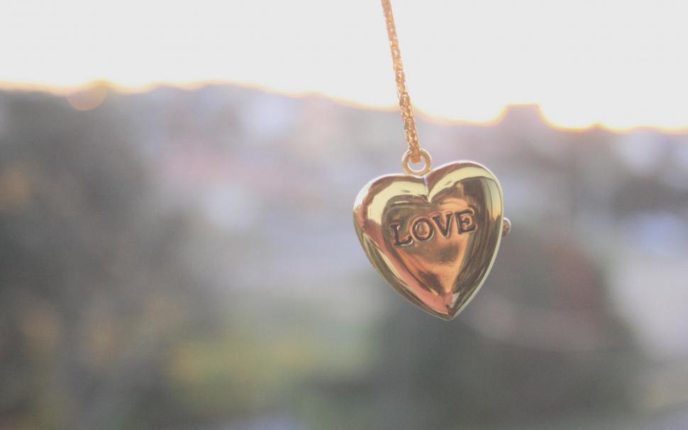 Heart necklace wallpaper,photography HD wallpaper,2560x1600 HD wallpaper,heart HD wallpaper,love HD wallpaper,necklace HD wallpaper,2560x1600 wallpaper