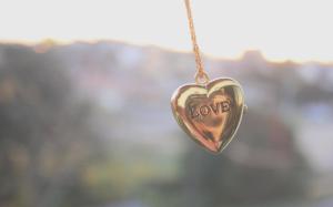 Heart necklace wallpaper thumb
