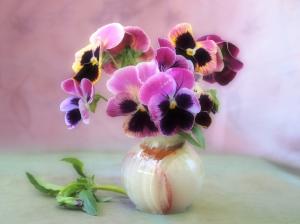 Home decorated with flowers, the circular vase of violets wallpaper thumb