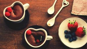 Coffeecup Brownies with Strawberries HD wallpaper thumb