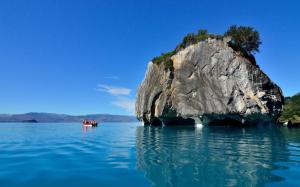 Cathedral Cave, blue sea, boat, New Zealand wallpaper thumb