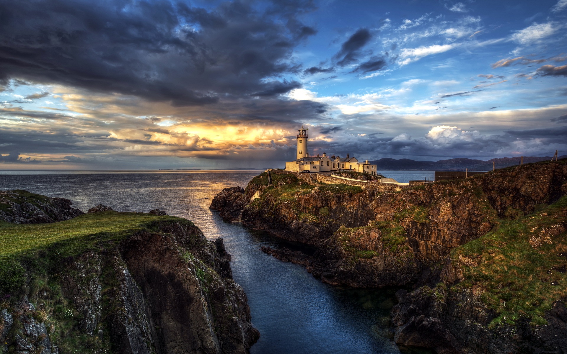 Ireland, lighthouse, ocean, seascape, sunset, clouds wallpaper | nature