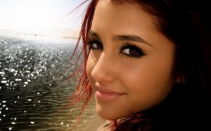 Ariana Grande Face wallpaper thumb