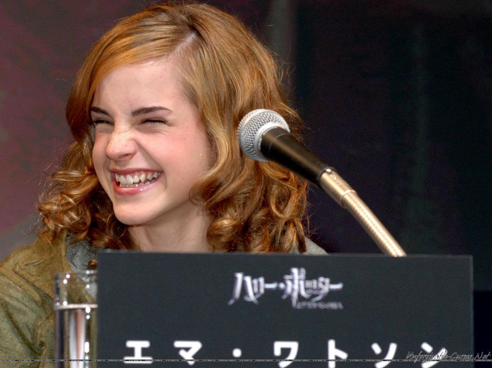 Emma Watson Chilled Smile wallpaper,emma HD wallpaper,watson HD wallpaper,smile HD wallpaper,chilled HD wallpaper,2560x1920 wallpaper