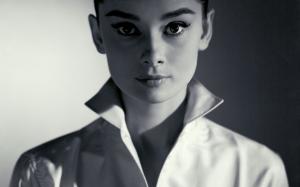 Audrey Hepburn wallpaper thumb