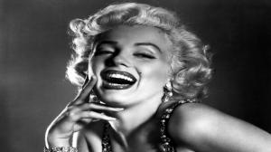 Marilyn Monroe Black and White Desktop wallpaper thumb