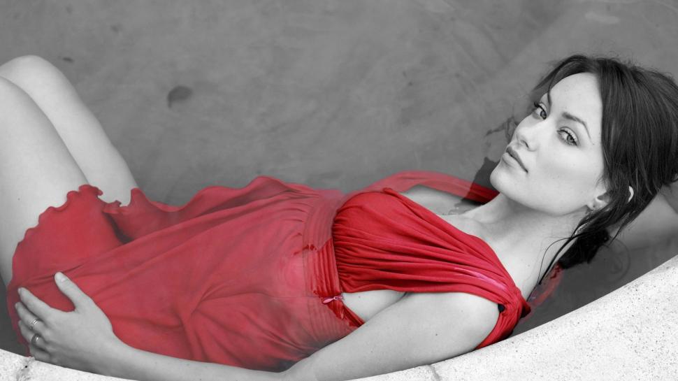 Olivia Wilde Black and Red wallpaper,actress HD wallpaper,pose HD wallpaper,beautiful HD wallpaper,2560x1440 wallpaper