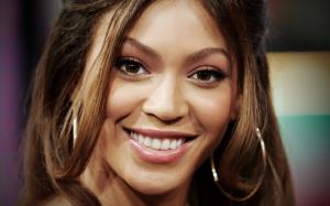 Beyonce Knowles happy wallpaper thumb