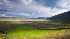 Umbria, mountains, fields, meadows, scenic wallpaper thumb