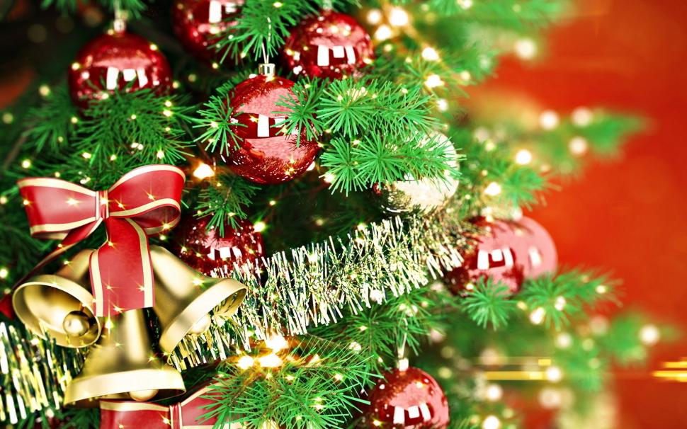 Green Christmas Tree wallpaper,christmas decoration HD wallpaper,globes HD wallpaper,ornaments HD wallpaper,1920x1200 wallpaper