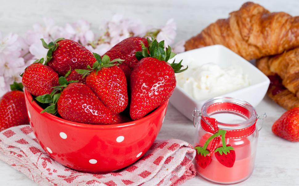 Strawberries and Sour Cream wallpaper,croissants HD wallpaper,towel HD wallpaper,berries HD wallpaper,dessert HD wallpaper,sweets HD wallpaper,fruits HD wallpaper,2880x1800 wallpaper