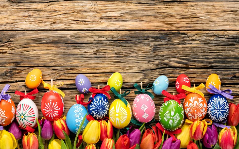 Happy Easter, colorful eggs, wood board, tulips flowers wallpaper,Happy HD wallpaper,Easter HD wallpaper,Colorful HD wallpaper,Eggs HD wallpaper,Wood HD wallpaper,Board HD wallpaper,Tulips HD wallpaper,Flowers HD wallpaper,2560x1600 wallpaper