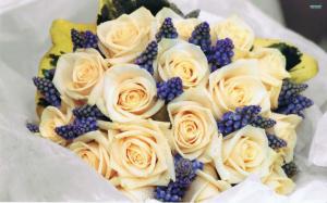 Bouquet Of Roses & Grape Hyacinth wallpaper thumb