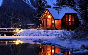 Winter, Cozy mountain lodge, Emerald Lake, Yoho National Park, Canada wallpaper thumb