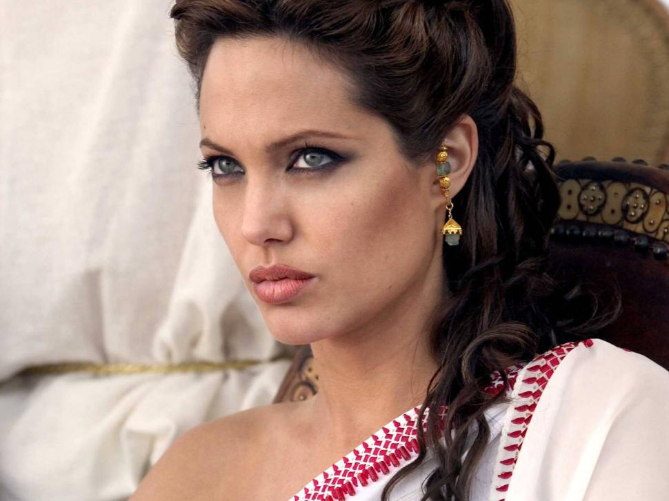 Beauty Angelina Jolie  Picture wallpaper,angelina jolie wallpaper,brad pitt wallpaper,salt wallpaper,tomb raider wallpaper,1600x1200 wallpaper