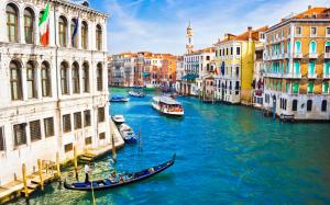 Beautiful Venice Canal wallpaper thumb